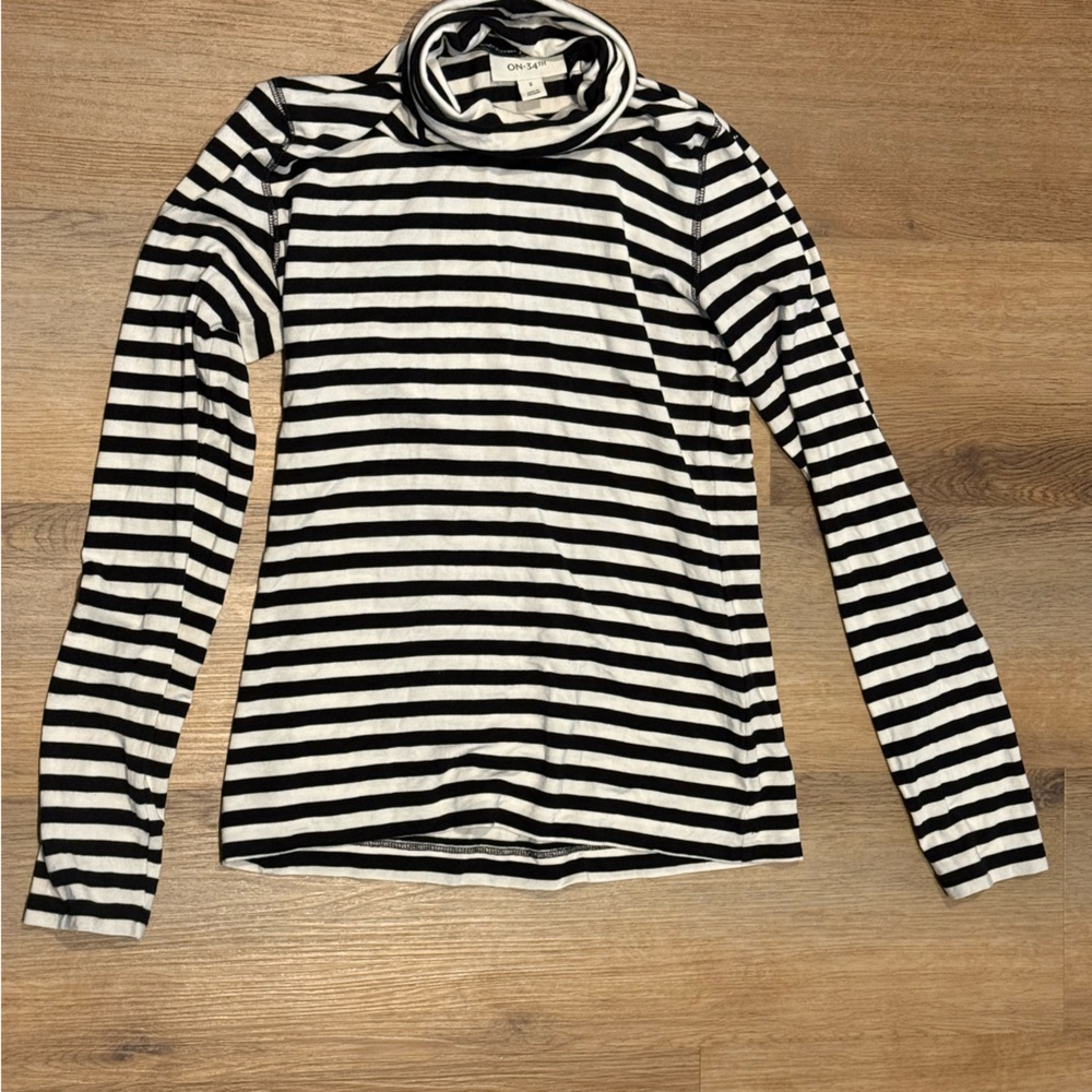 On 34th Women’s Everyday Stripe Jersey Turtleneck long sleeve small